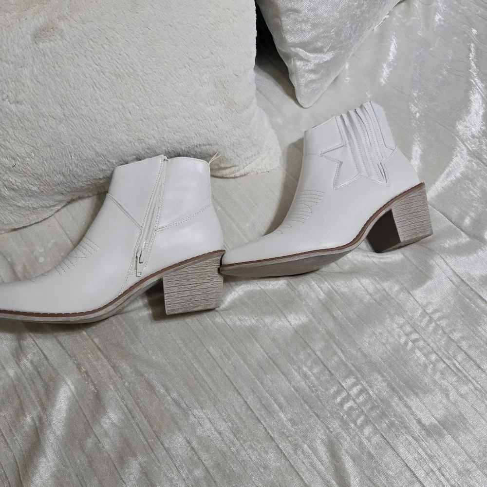 Pierre Dumas sleek white